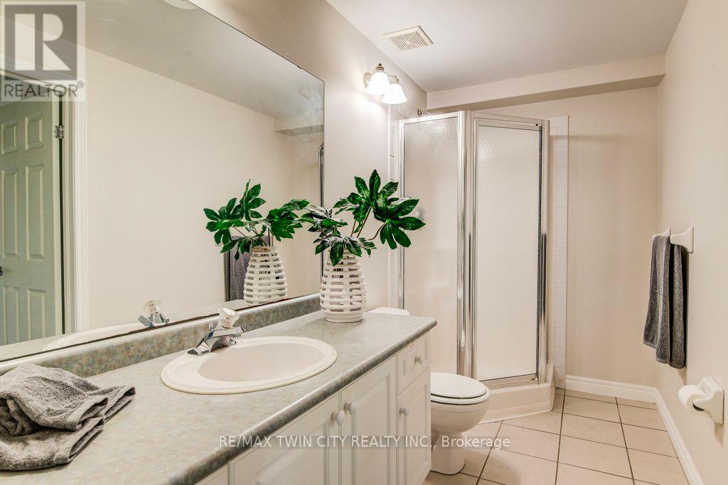 670 Salzburg Drive, Waterloo, Ontario  N2V 2N8 - Photo 42 - X12450323