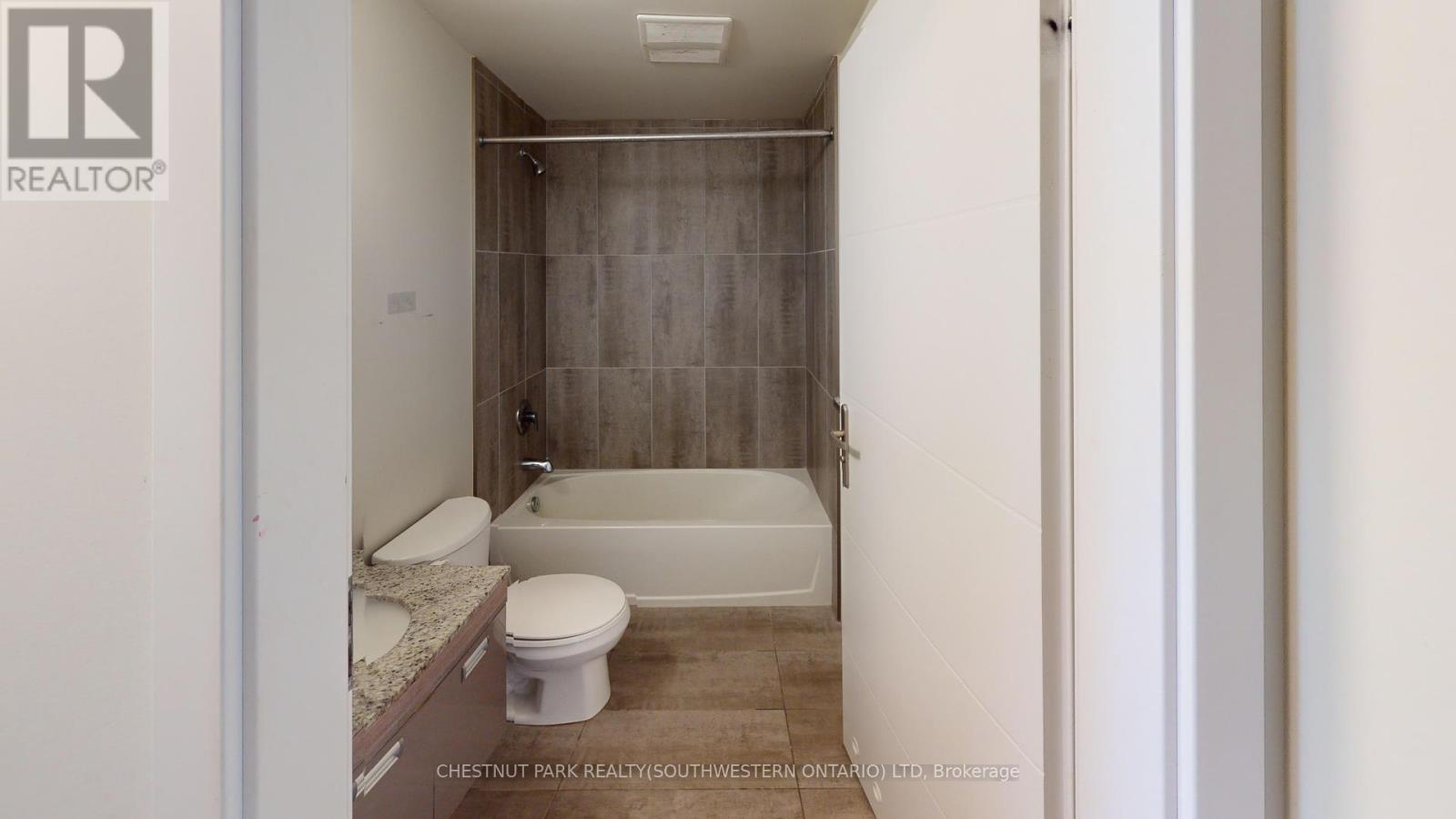 211 - 257 Hemlock Street, Waterloo, Ontario  N2L 3R4 - Photo 3 - X12450353