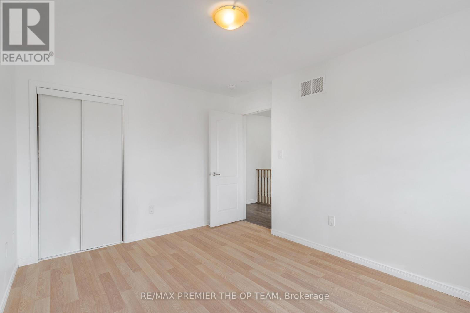 220 Esther Crescent, Thorold, Ontario  L3B 0H1 - Photo 16 - X12450370