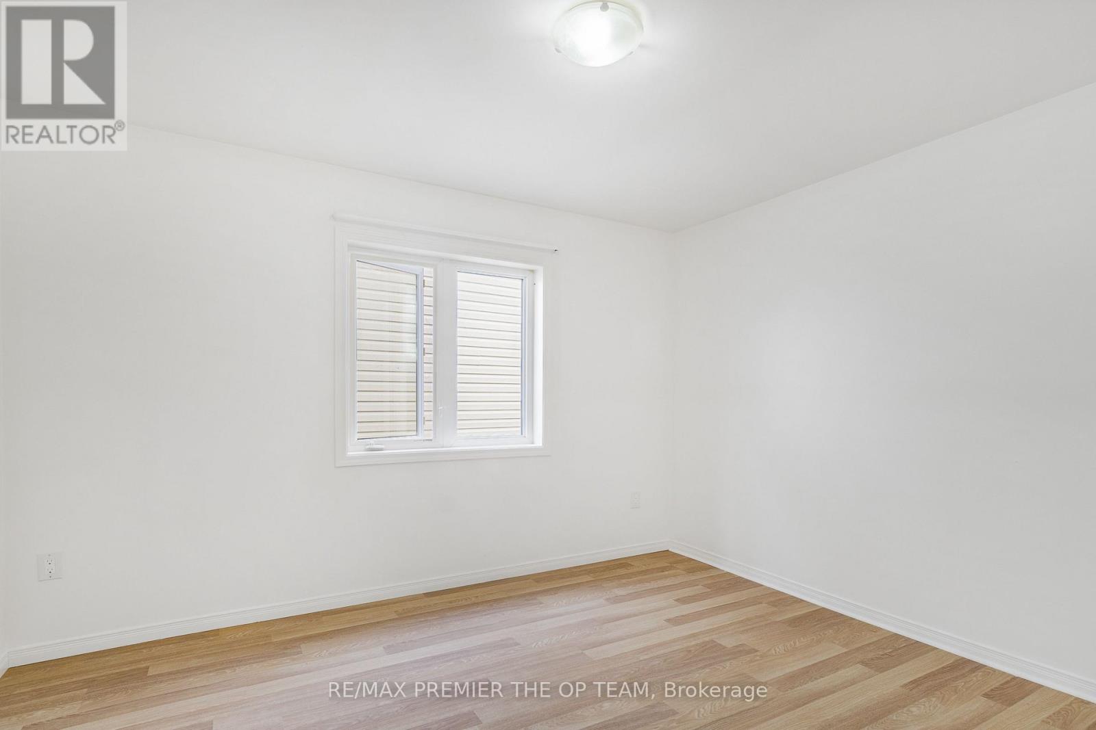 220 Esther Crescent, Thorold, Ontario  L3B 0H1 - Photo 17 - X12450370