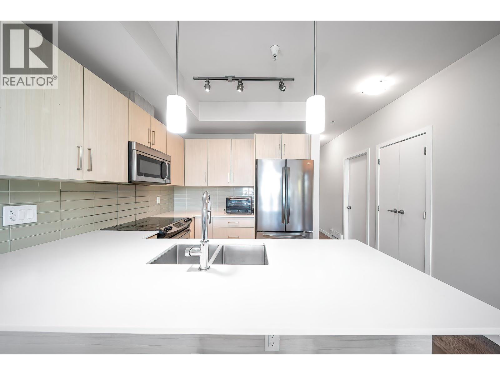 207 5288 Grimmer Street, Burnaby, British Columbia  V5H 0C5 - Photo 2 - R3056308