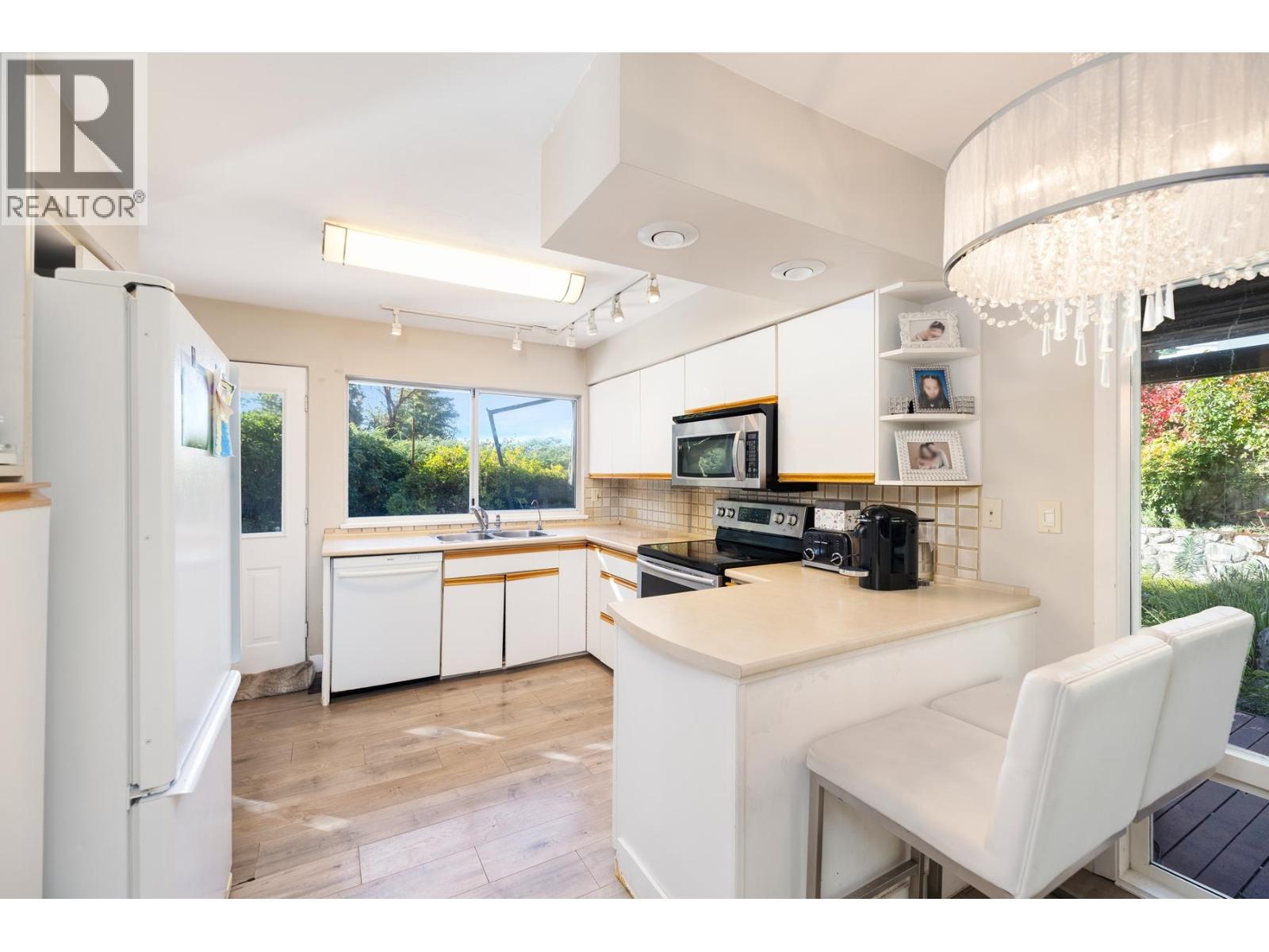 4110 Burkeridge Place, West Vancouver, British Columbia  V7V 3M9 - Photo 13 - R3050575