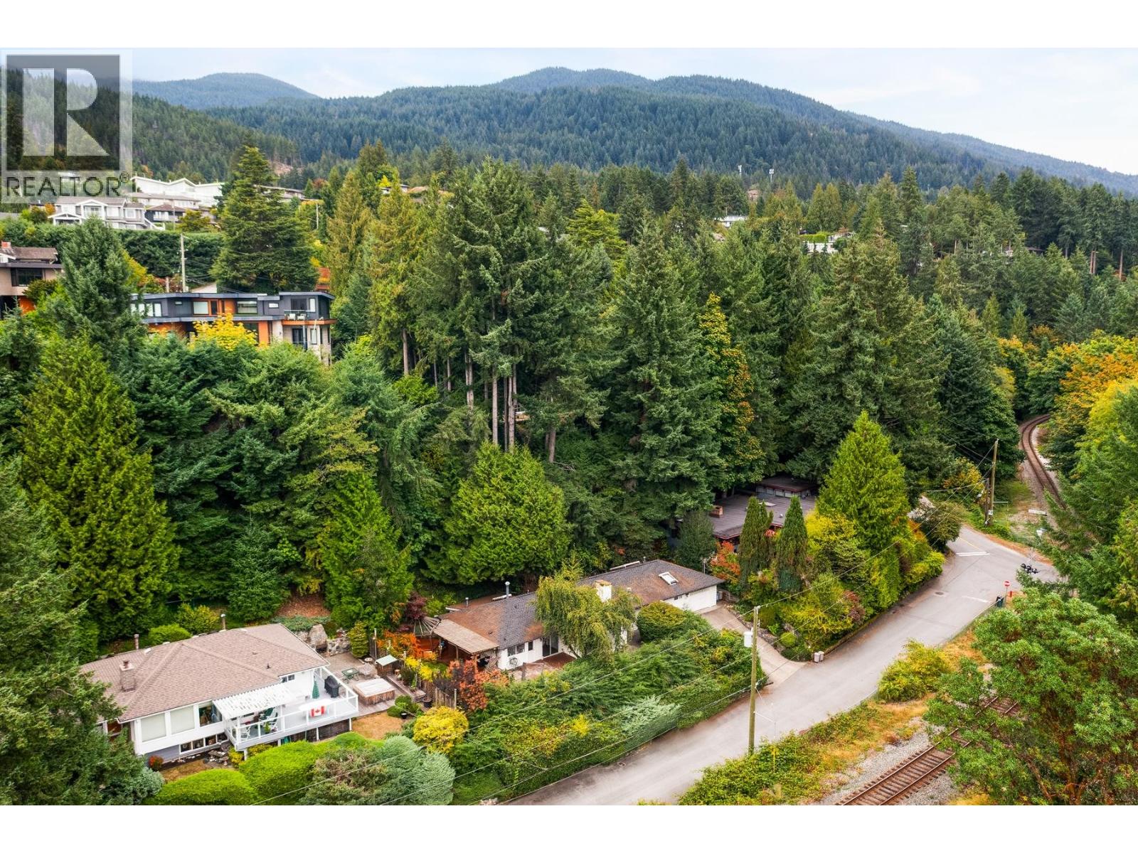 4110 Burkeridge Place, West Vancouver, British Columbia  V7V 3M9 - Photo 34 - R3050575