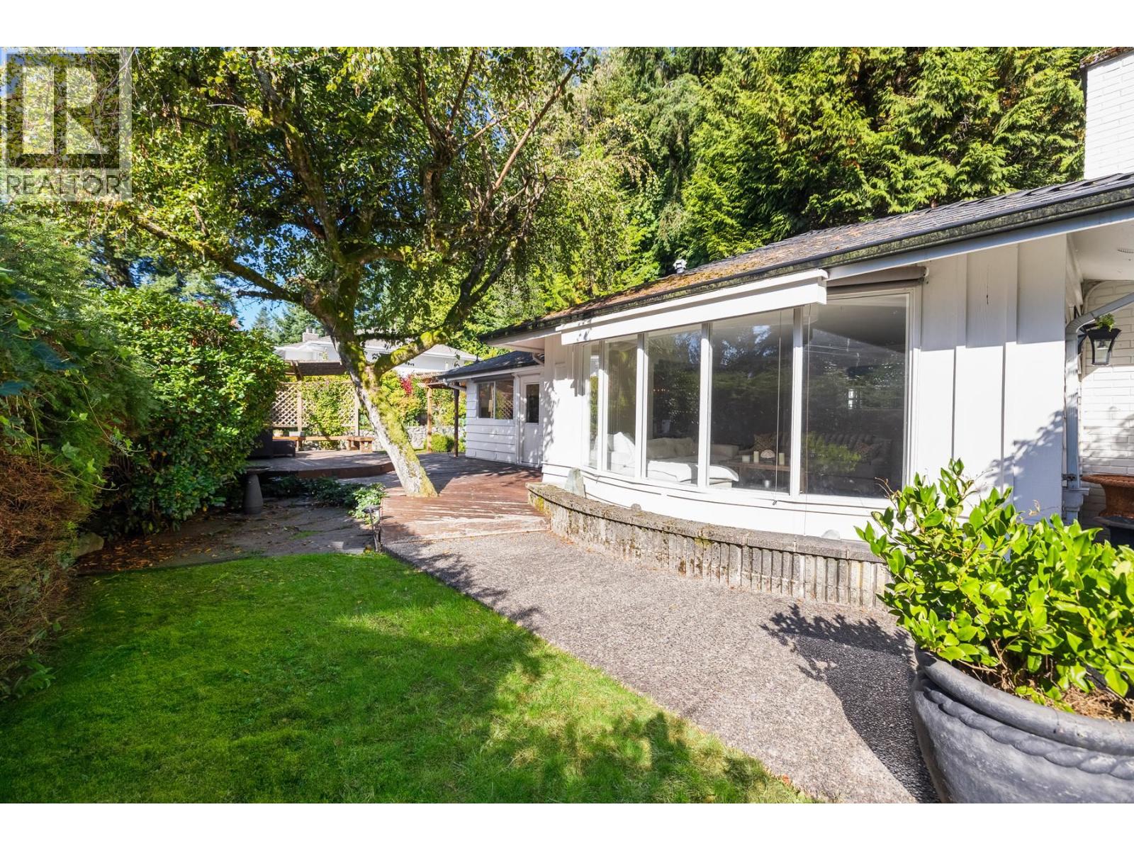 4110 Burkeridge Place, West Vancouver, British Columbia  V7V 3M9 - Photo 4 - R3050575