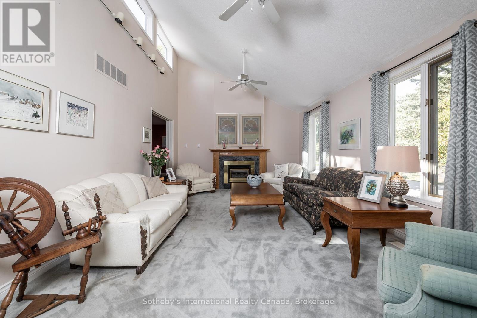 98 Selgrove Crescent, Oakville, Ontario  L6L 1L3 - Photo 22 - W12450412