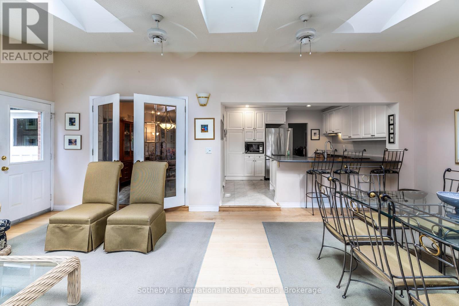98 Selgrove Crescent, Oakville, Ontario  L6L 1L3 - Photo 14 - W12450412