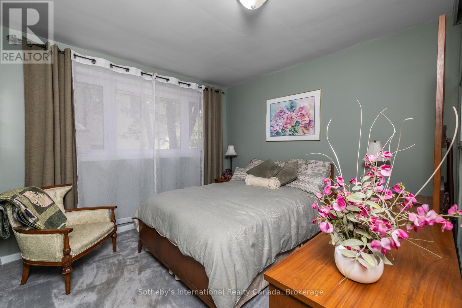 98 Selgrove Crescent, Oakville, Ontario  L6L 1L3 - Photo 16 - W12450412