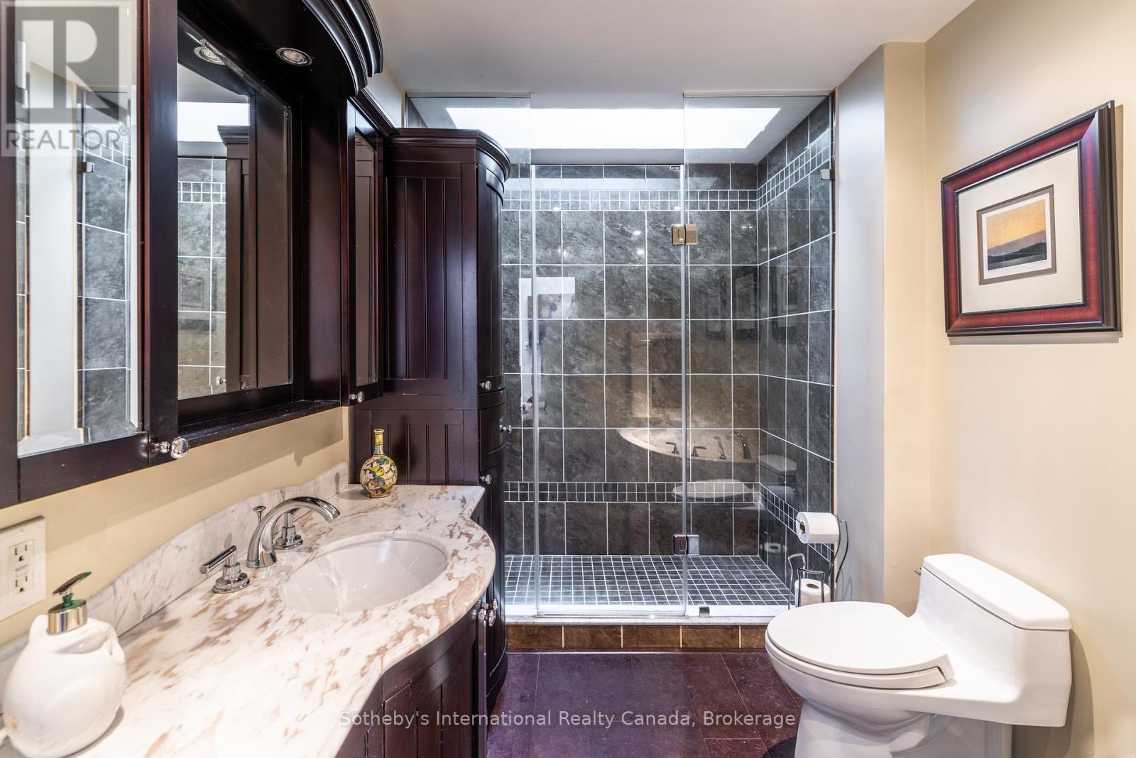 98 Selgrove Crescent, Oakville, Ontario  L6L 1L3 - Photo 18 - W12450412