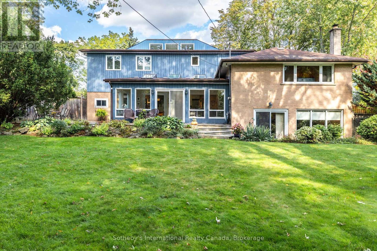 98 Selgrove Crescent, Oakville, Ontario  L6L 1L3 - Photo 34 - W12450412