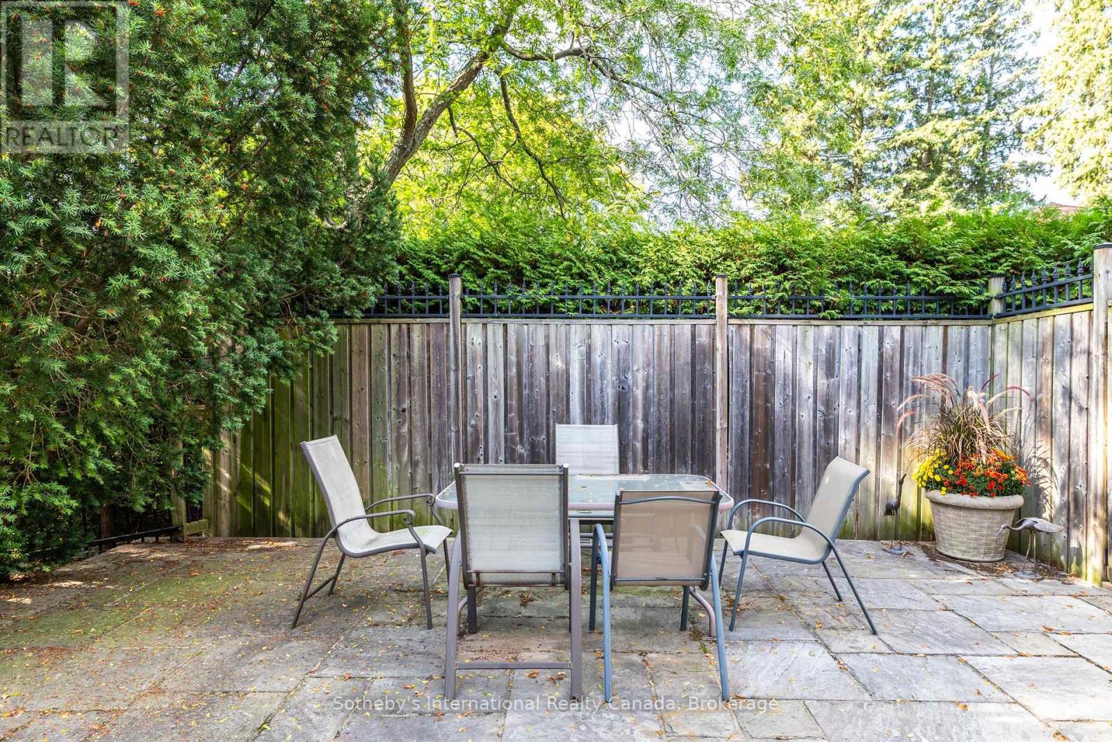 98 Selgrove Crescent, Oakville, Ontario  L6L 1L3 - Photo 33 - W12450412