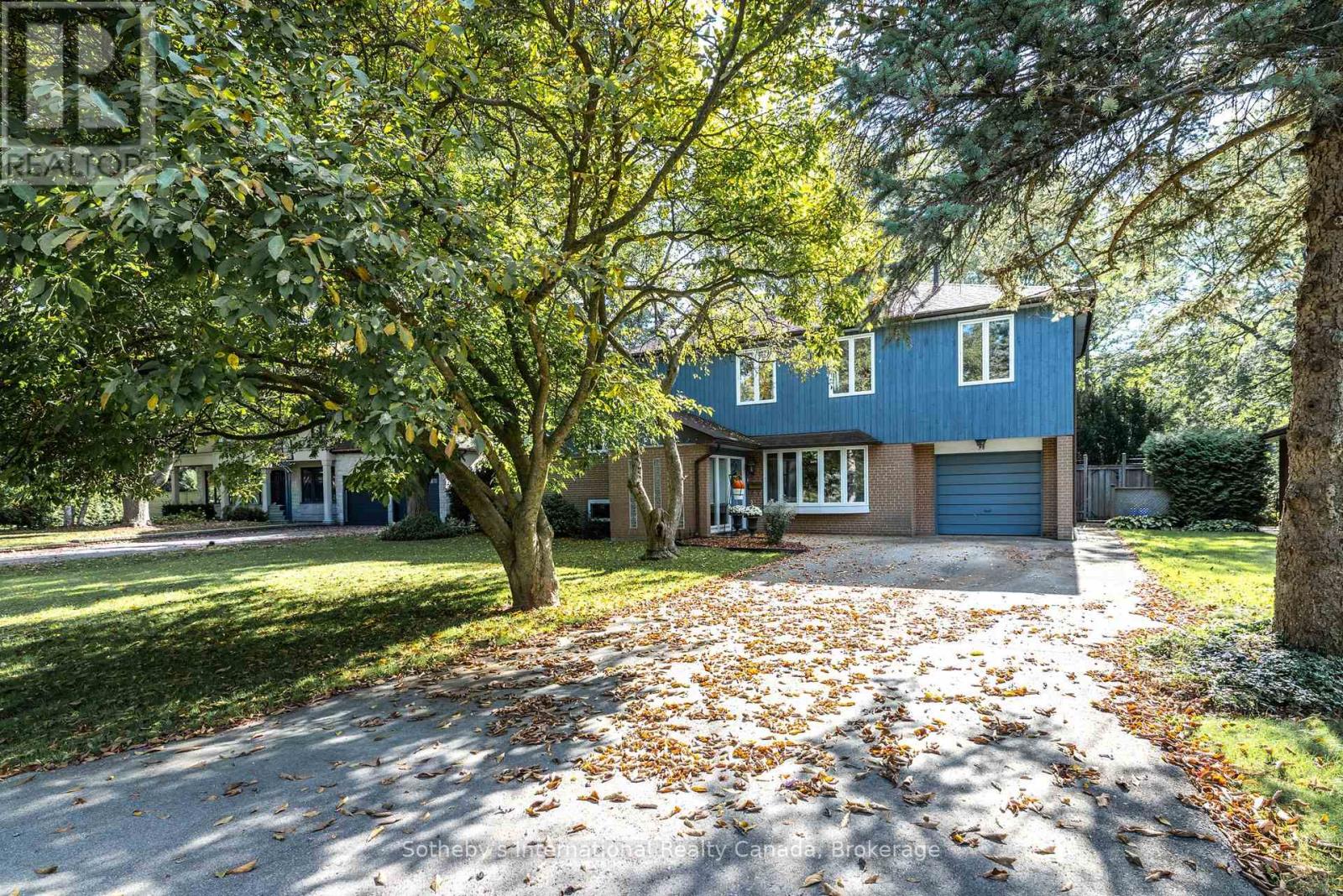 98 Selgrove Crescent, Oakville, Ontario  L6L 1L3 - Photo 3 - W12450412