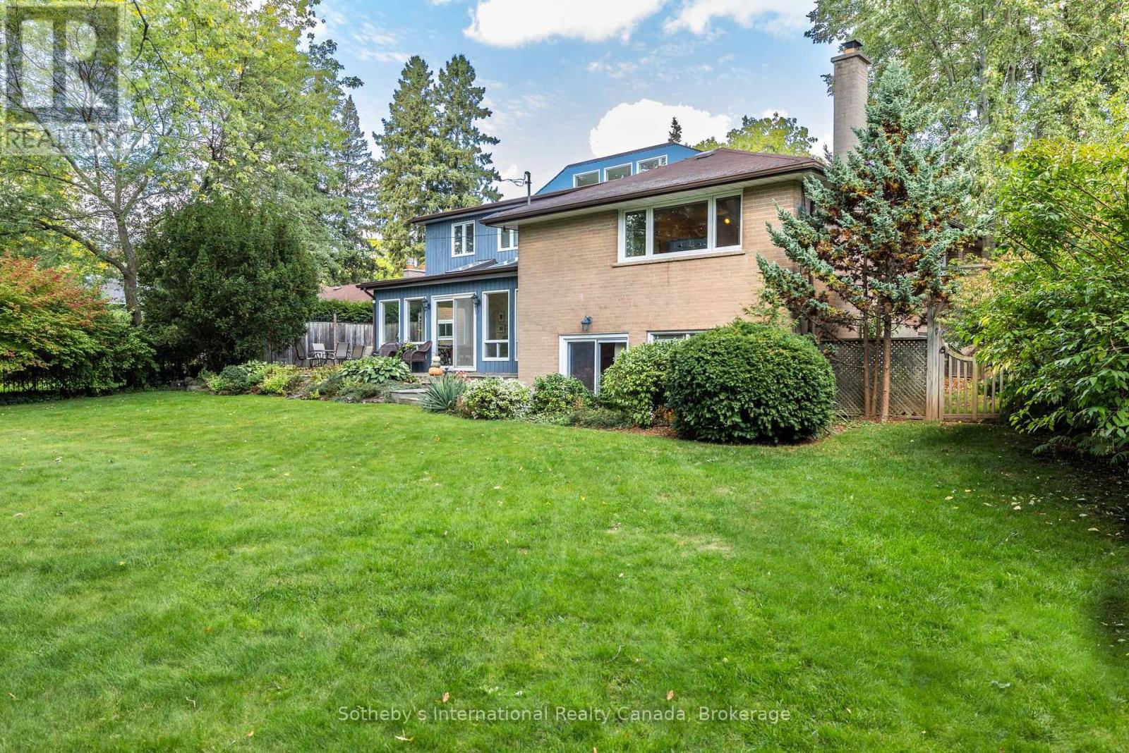 98 Selgrove Crescent, Oakville, Ontario  L6L 1L3 - Photo 35 - W12450412