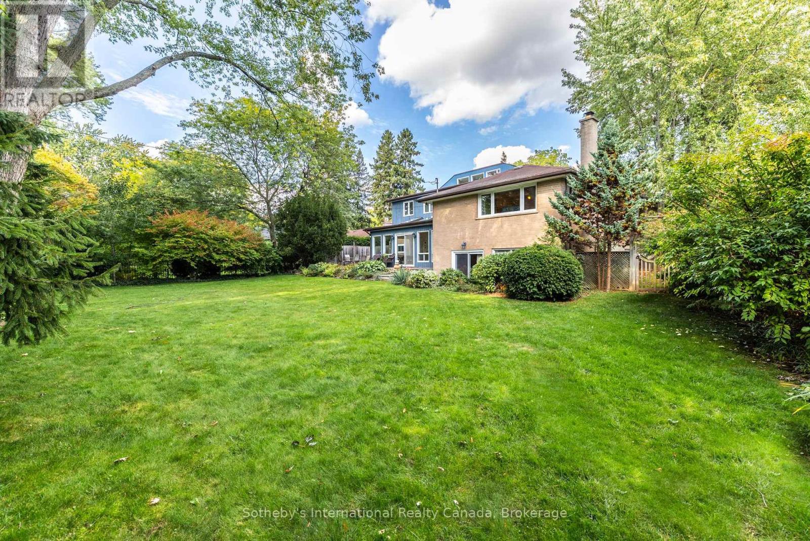 98 Selgrove Crescent, Oakville, Ontario  L6L 1L3 - Photo 36 - W12450412