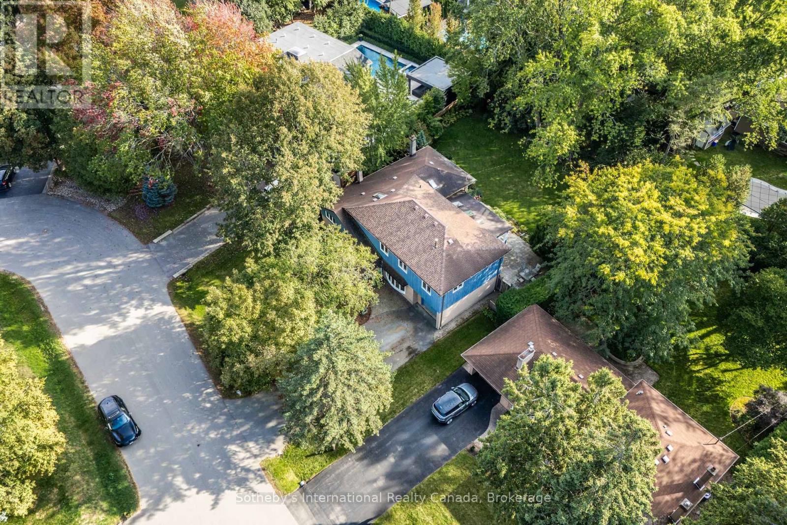 98 Selgrove Crescent, Oakville, Ontario  L6L 1L3 - Photo 8 - W12450412