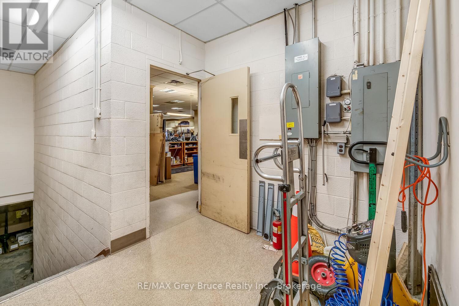 958 2nd Avenue E, Owen Sound, Ontario  N4K 2H6 - Photo 21 - X12426724