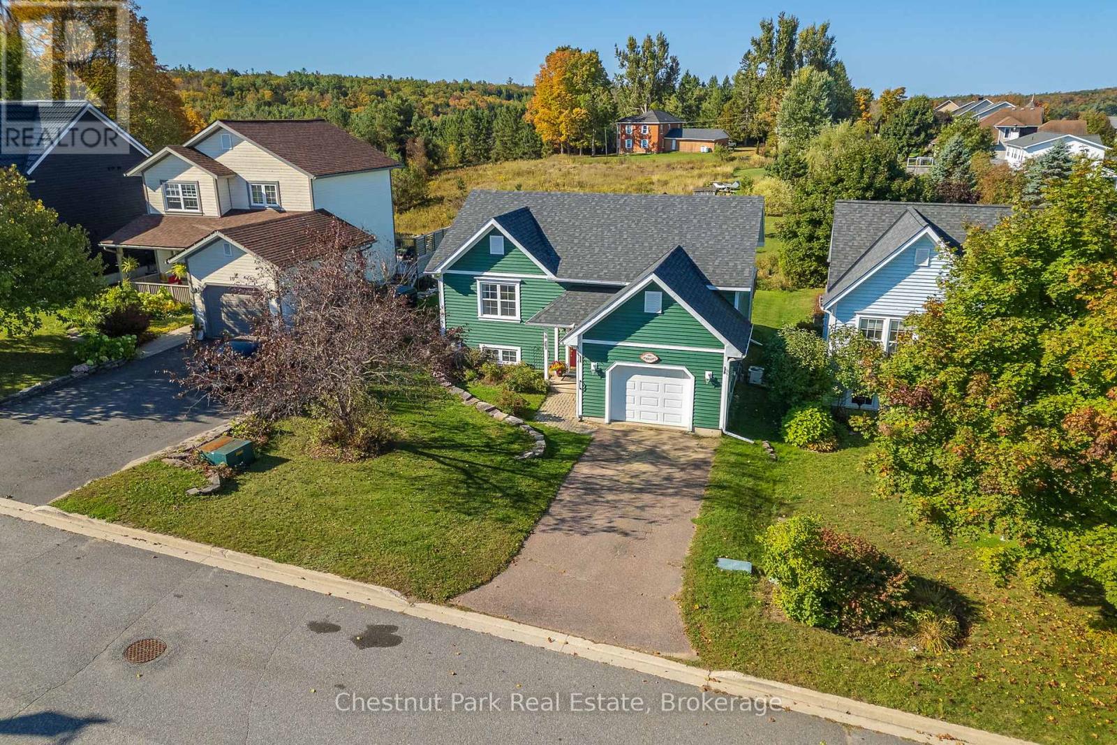 8 COATES AVENUE, Bracebridge, Ontario