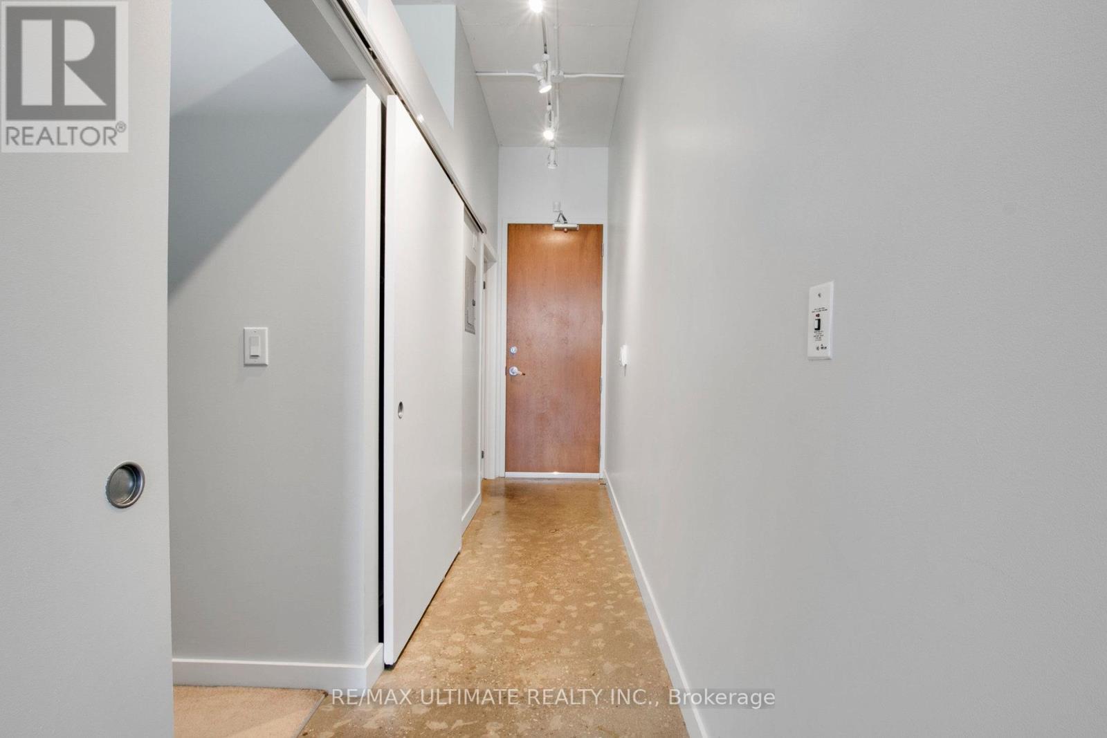 912 - 2 Fieldway Road, Toronto, Ontario  M8Z 0B9 - Photo 2 - W12447896