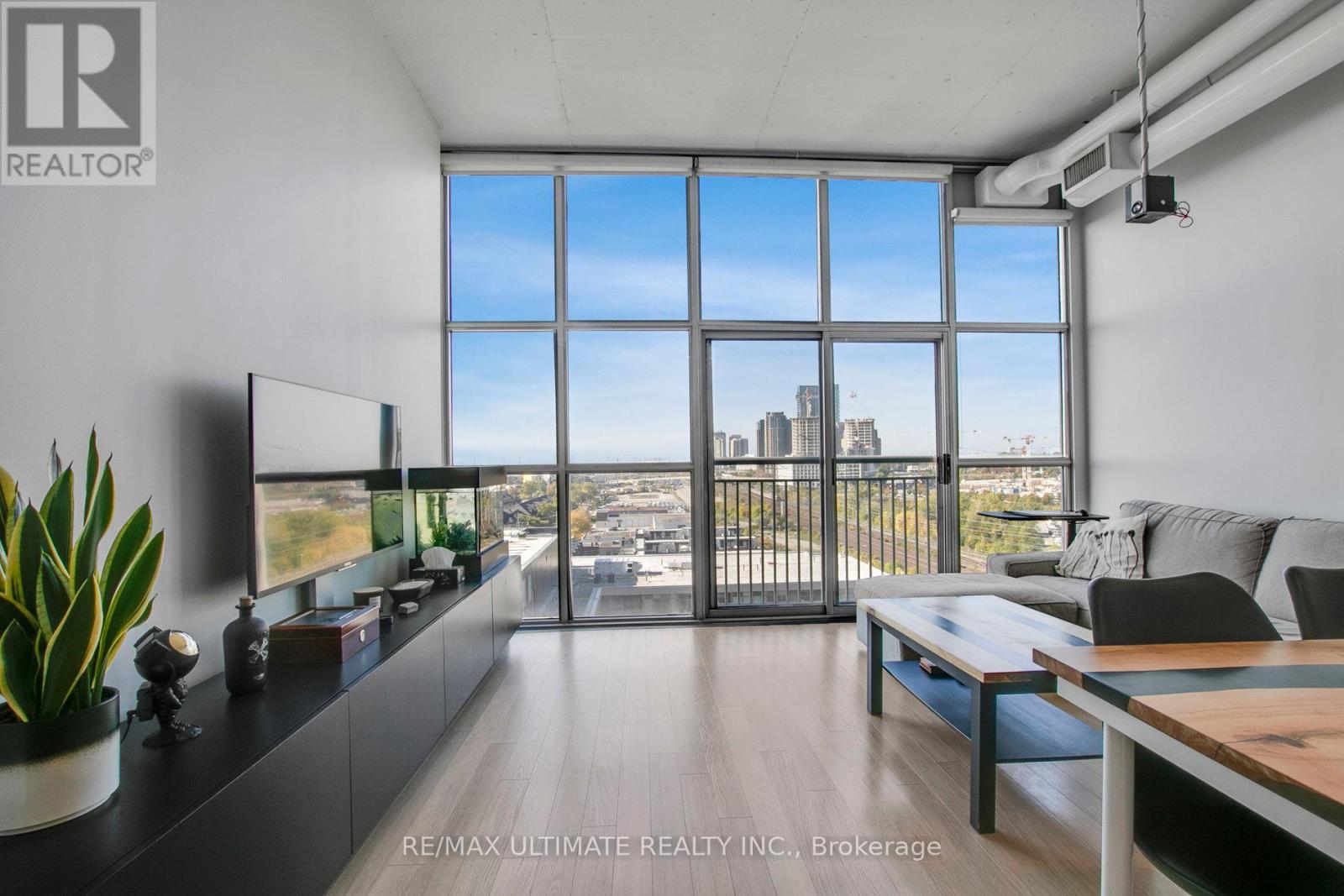 912 - 2 Fieldway Road, Toronto, Ontario  M8Z 0B9 - Photo 4 - W12447896