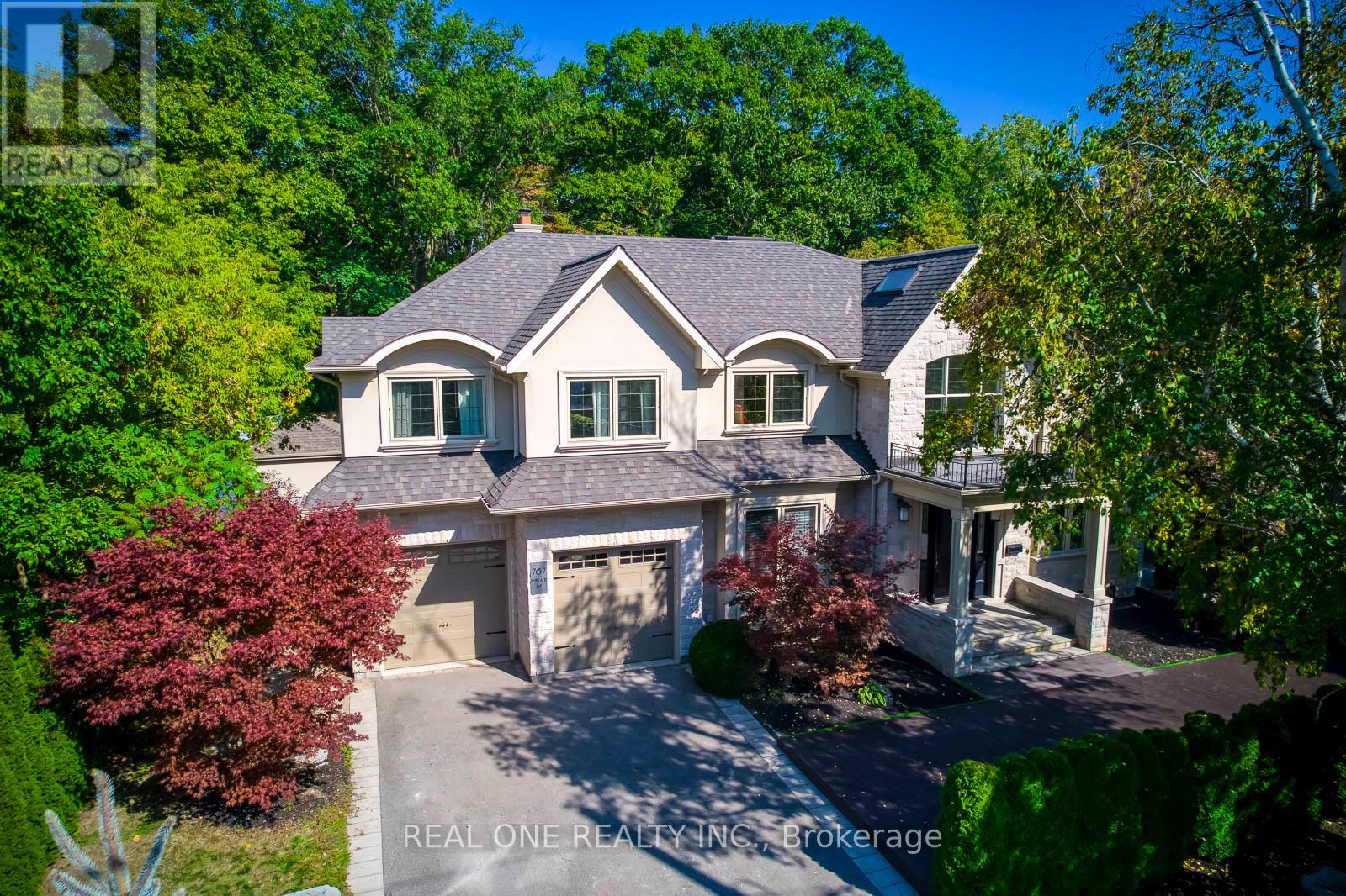 767 Parkland Avenue, Mississauga, Ontario  L5H 3G6 - Photo 1 - W12450419