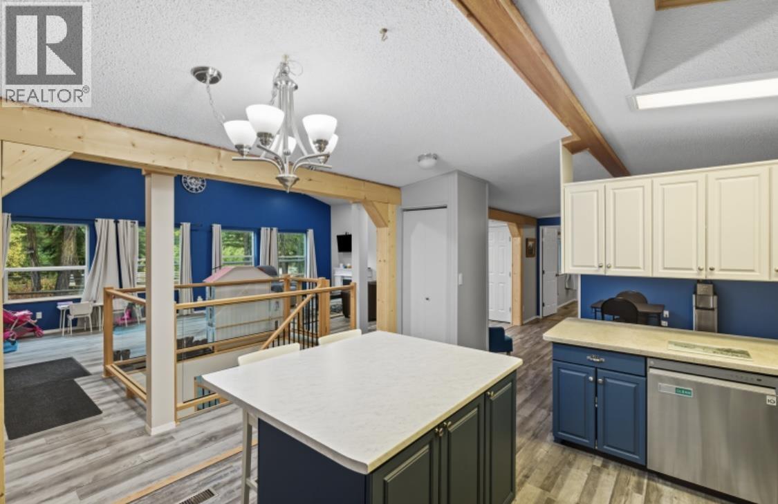 3078 Heinie Place, 150 Mile House, British Columbia  V0K 2G0 - Photo 10 - R3056305