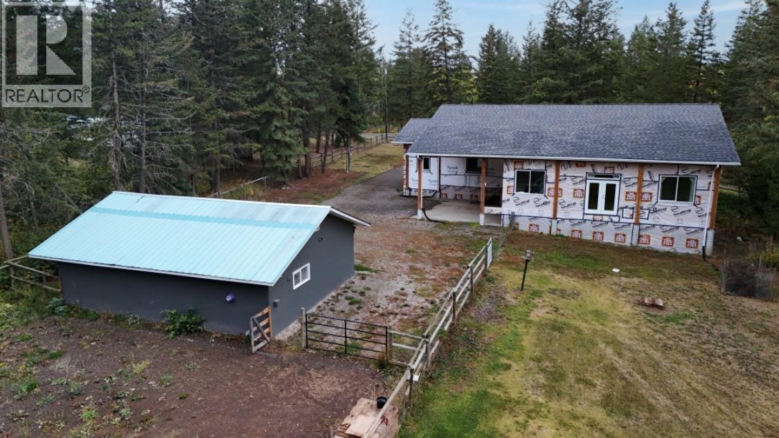 3078 Heinie Place, 150 Mile House, British Columbia  V0K 2G0 - Photo 3 - R3056305