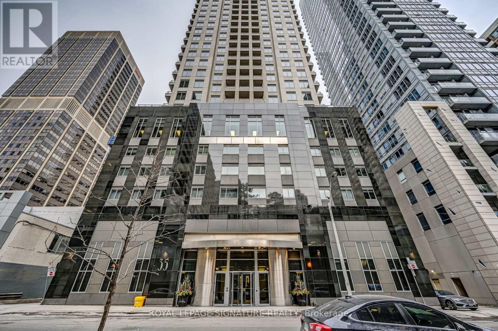 1702 - 35 BALMUTO STREET, Toronto, Ontario