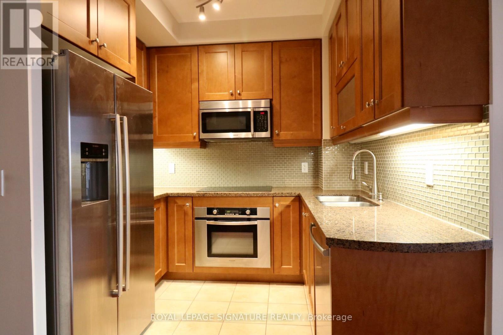 1702 - 35 Balmuto Street, Toronto, Ontario  M4Y 0A3 - Photo 2 - C12450448