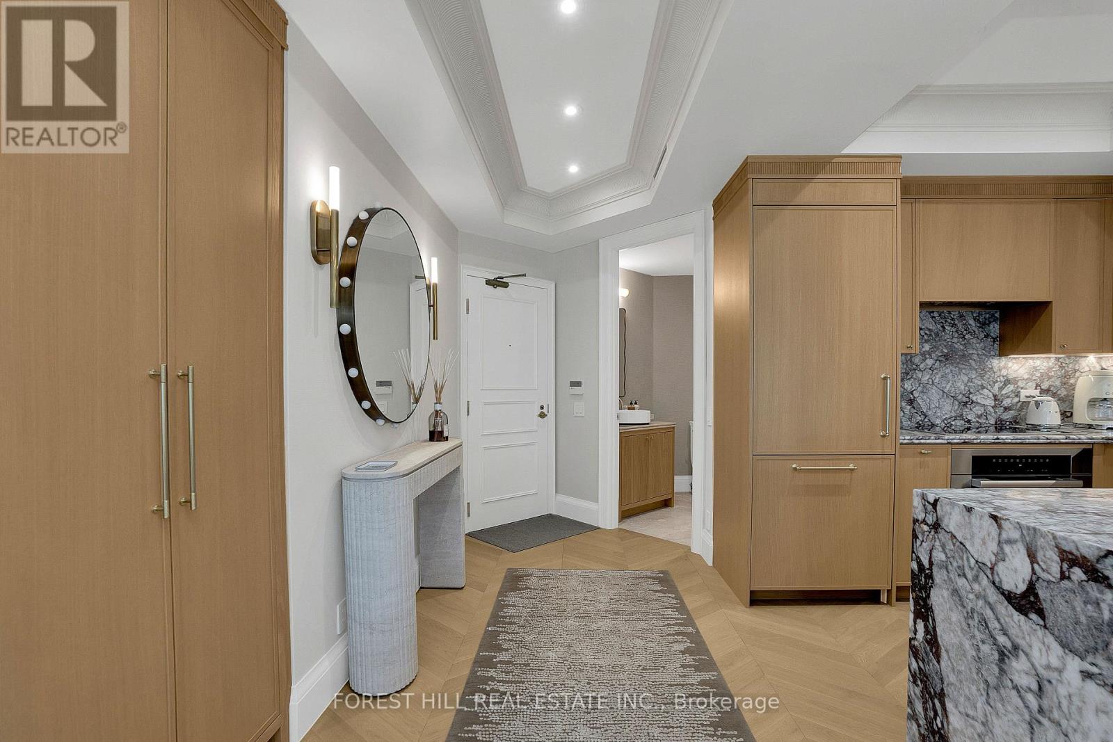 804 - 38 Avenue Road, Toronto (Annex), Ontario  M5R 2G2 - Photo 2 - C12450451