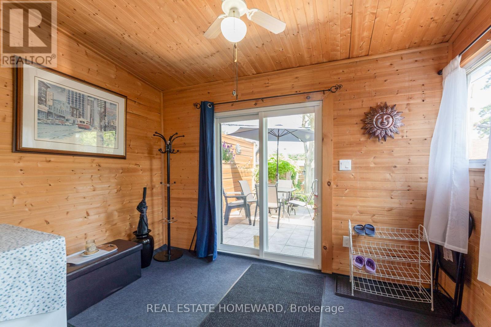 331 Rhodes Avenue, Toronto, Ontario  M4L 3A4 - Photo 15 - E12431413