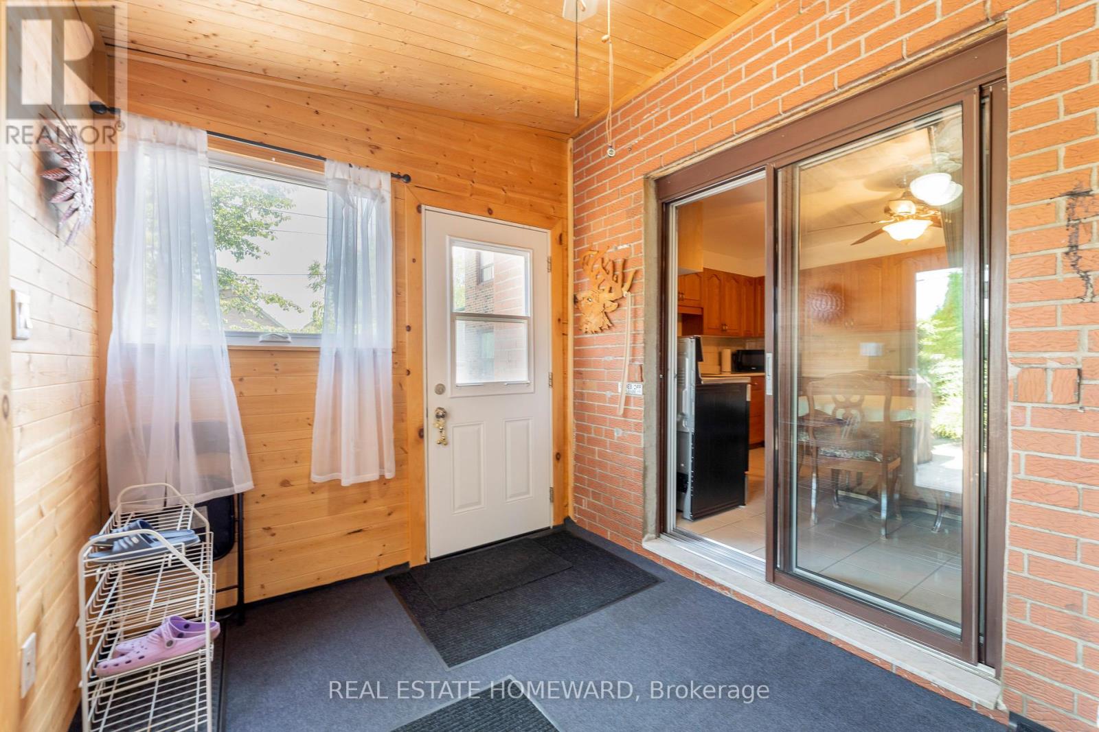 331 Rhodes Avenue, Toronto, Ontario  M4L 3A4 - Photo 16 - E12431413