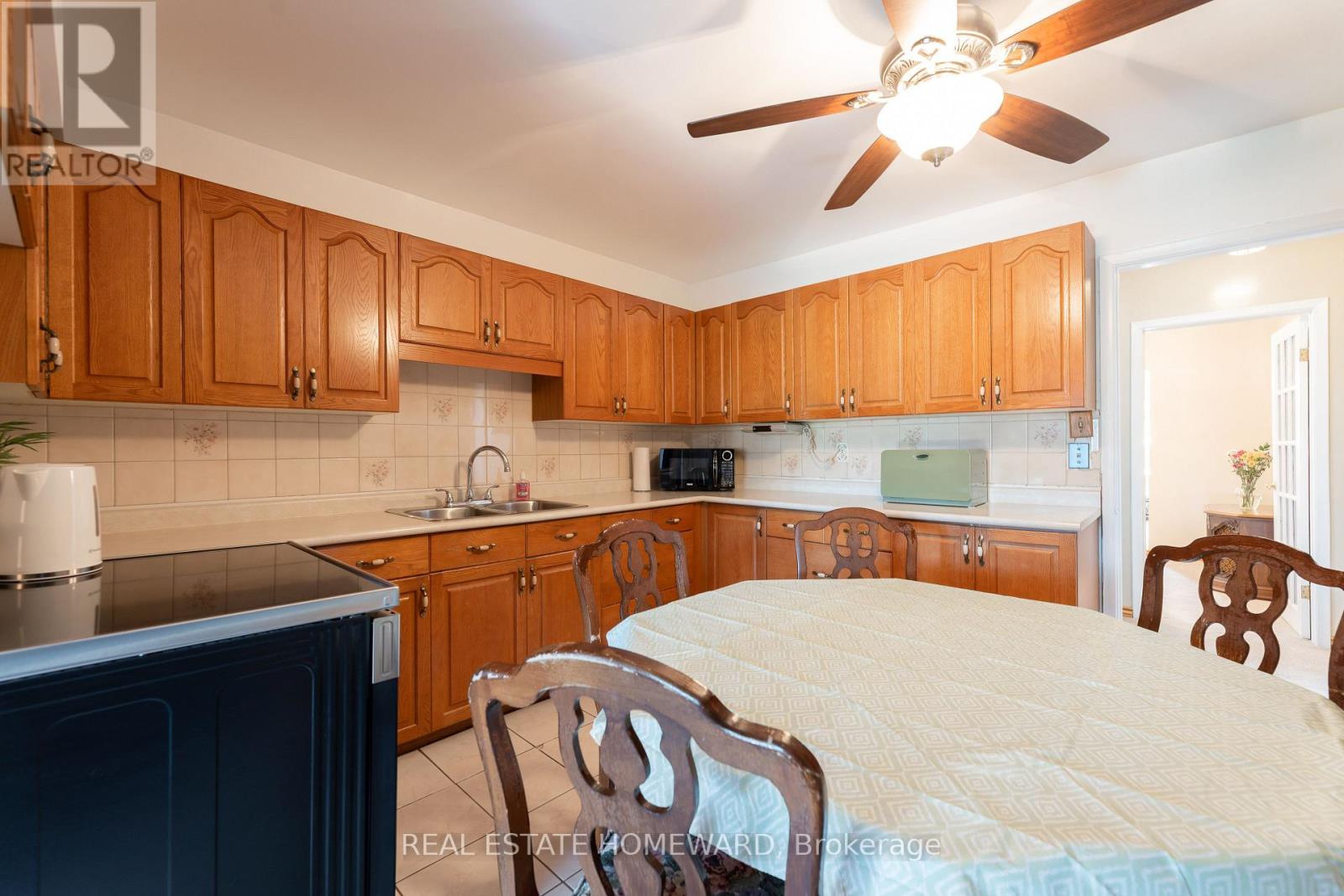 331 Rhodes Avenue, Toronto, Ontario  M4L 3A4 - Photo 18 - E12431413
