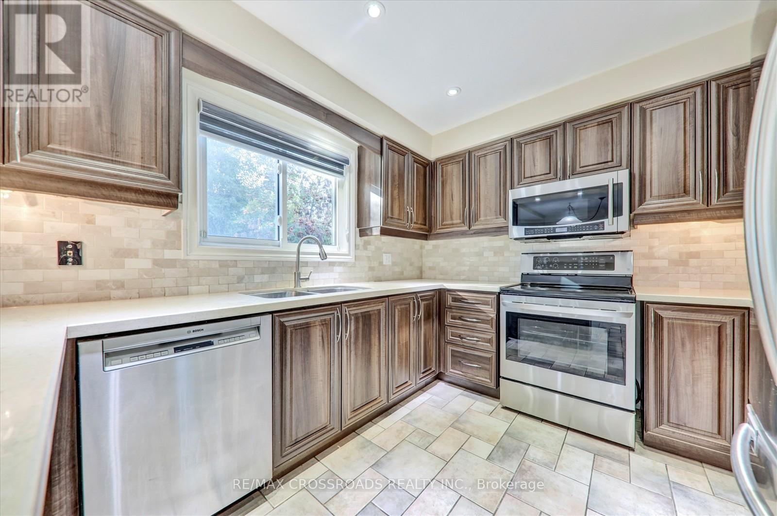 3993 Ellesmere Road, Toronto (Highland Creek), Ontario  M1C 1J3 - Photo 19 - E12450470