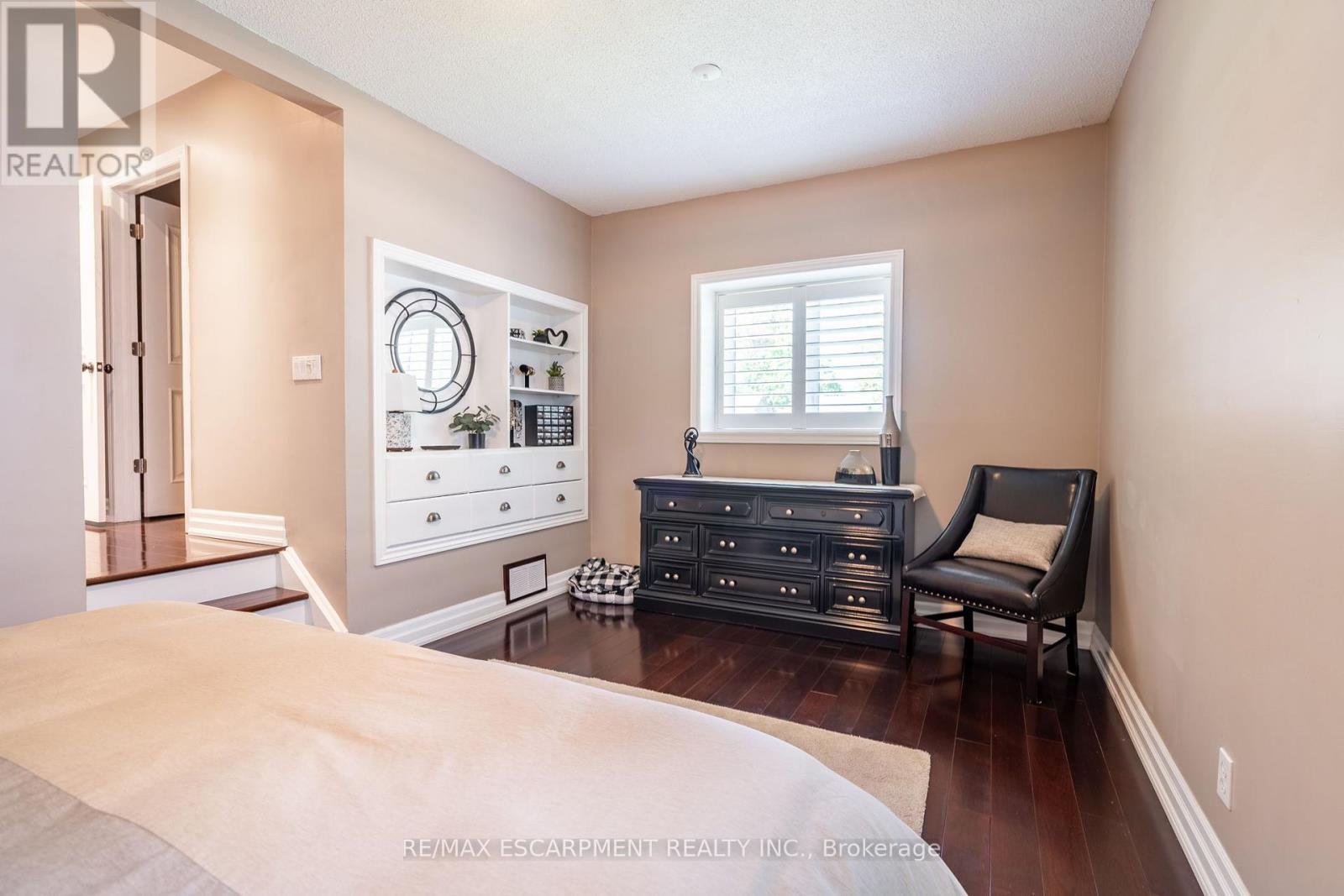 388 Wilson Avenue, Burlington, Ontario  L7L 2M9 - Photo 13 - W12182783