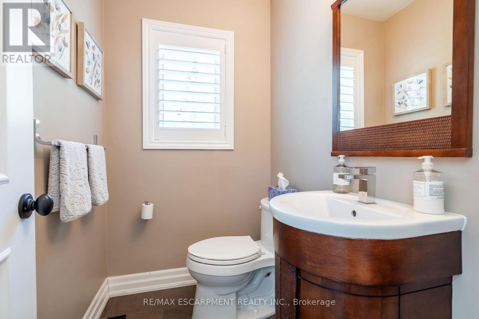 388 Wilson Avenue, Burlington, Ontario  L7L 2M9 - Photo 10 - W12182783