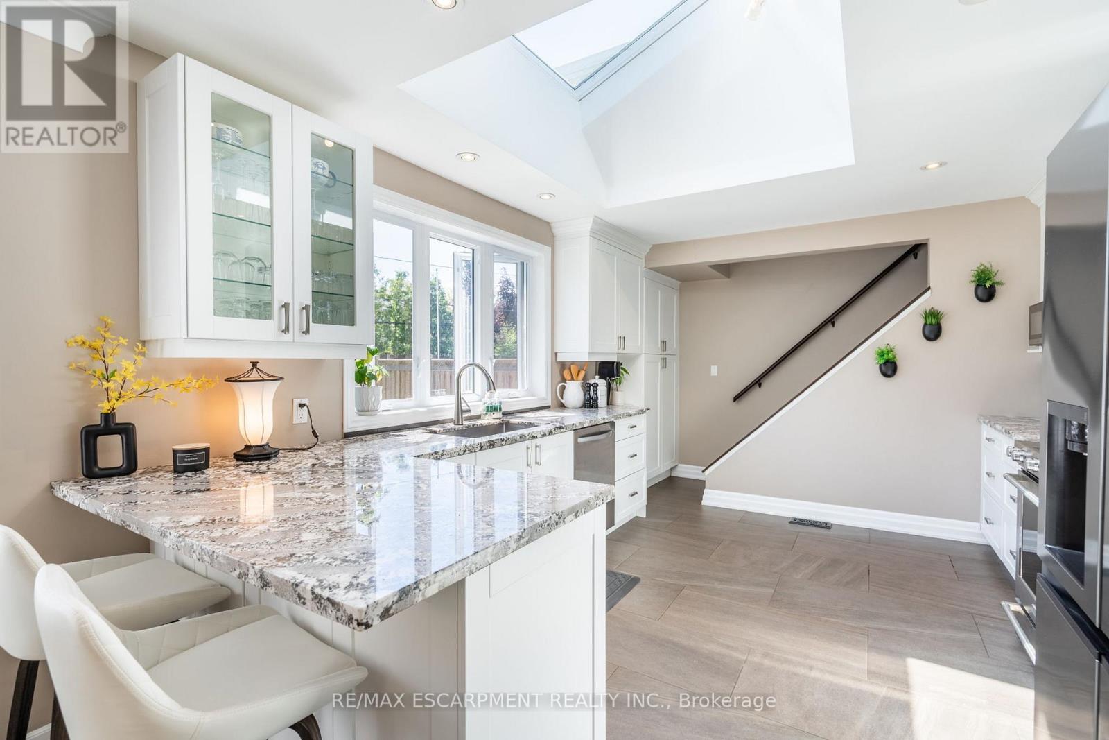 388 Wilson Avenue, Burlington, Ontario  L7L 2M9 - Photo 15 - W12182783
