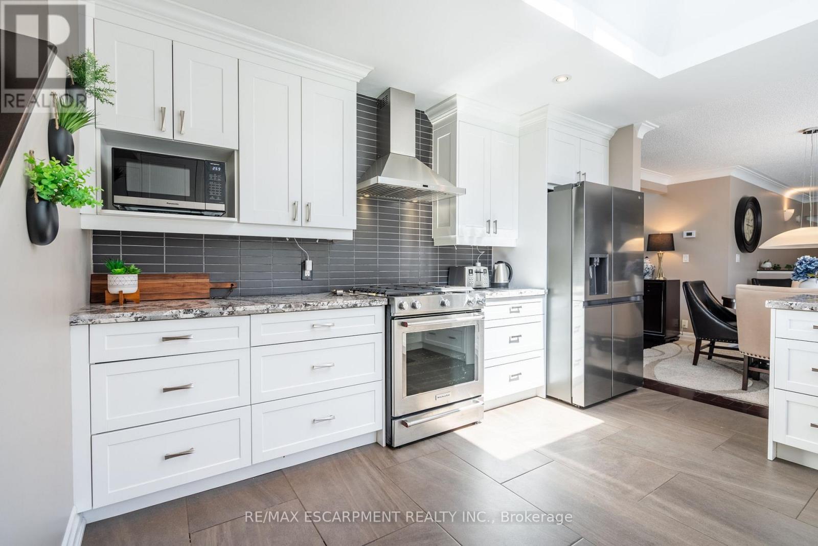 388 Wilson Avenue, Burlington, Ontario  L7L 2M9 - Photo 17 - W12182783