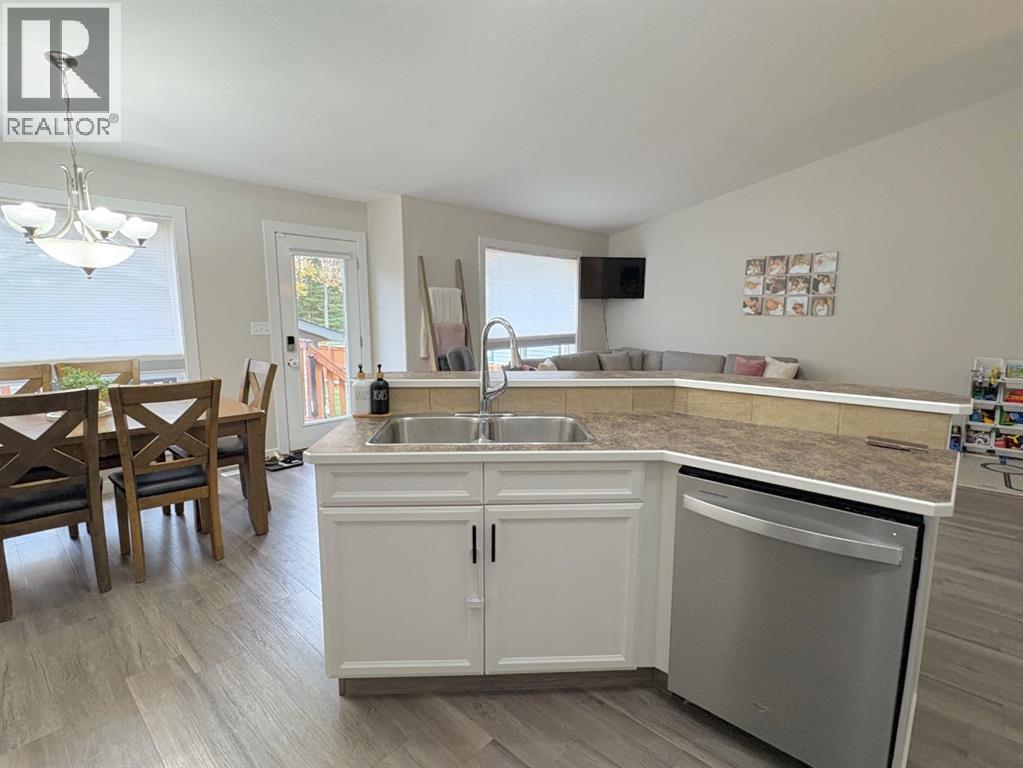 6009 43 Avenue Close, Rocky Mountain House, Alberta  T4T 1W3 - Photo 8 - A2261750