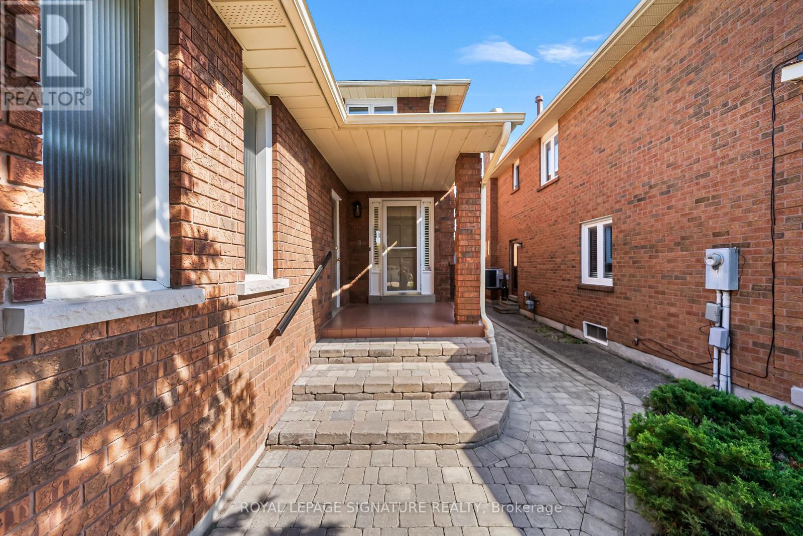 21 Sonny Street, Vaughan, Ontario  L6A 1B7 - Photo 4 - N12450459