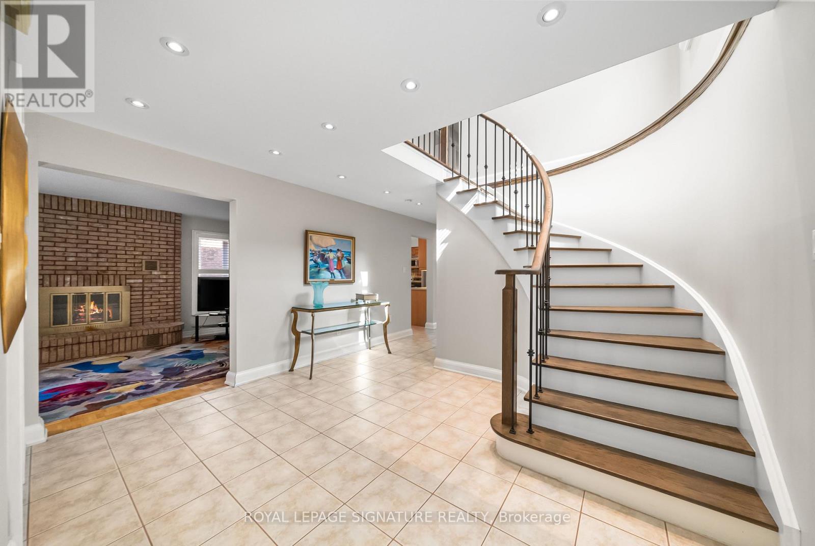 21 Sonny Street, Vaughan, Ontario  L6A 1B7 - Photo 5 - N12450459