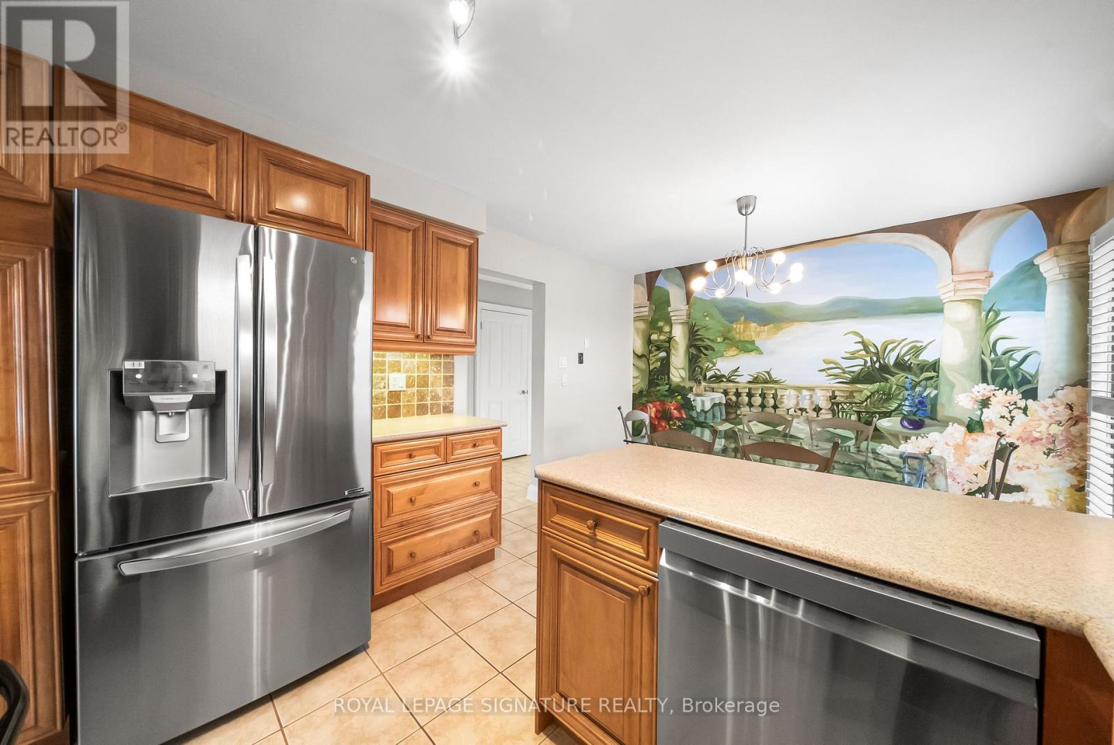 21 Sonny Street, Vaughan, Ontario  L6A 1B7 - Photo 8 - N12450459