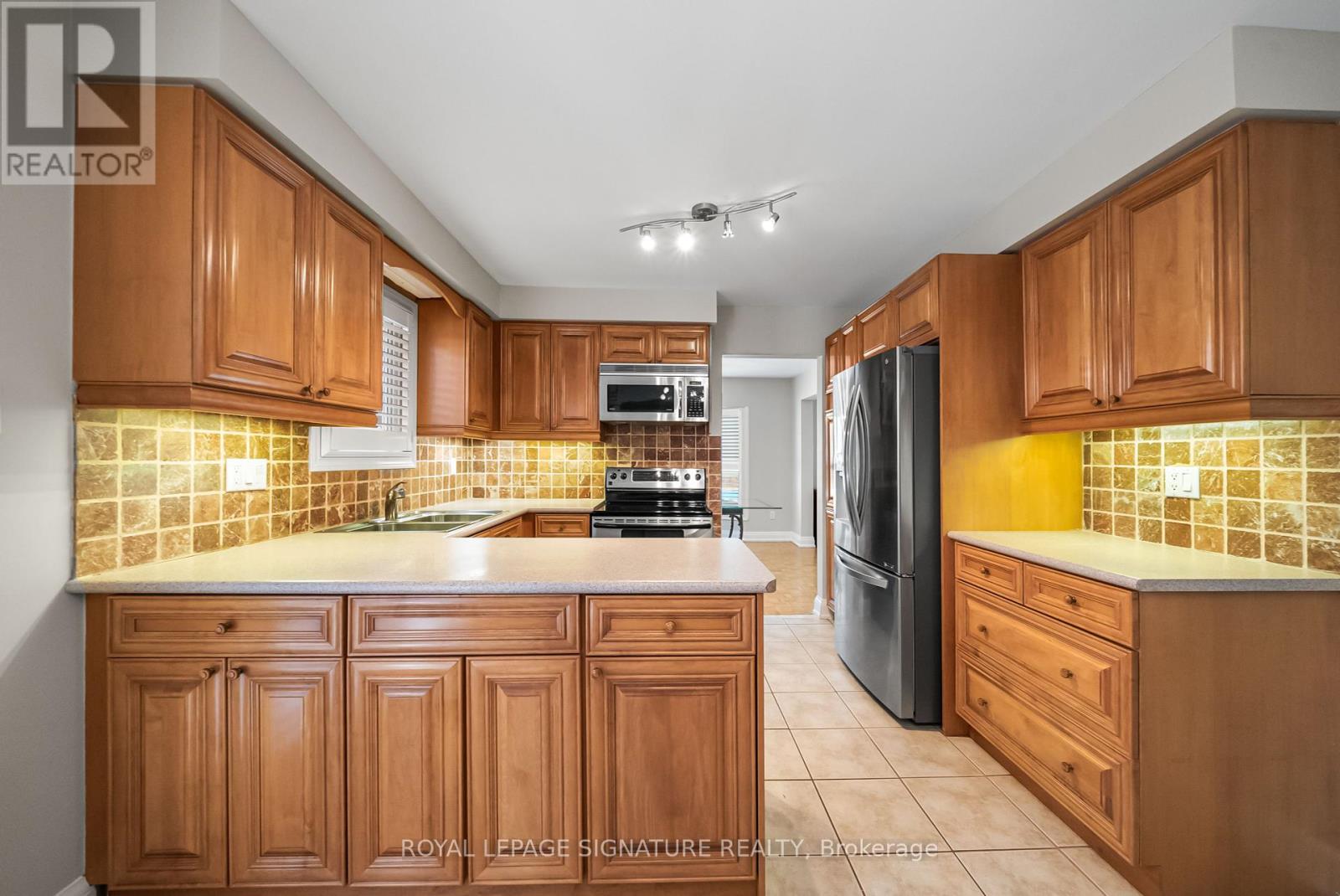21 Sonny Street, Vaughan, Ontario  L6A 1B7 - Photo 9 - N12450459