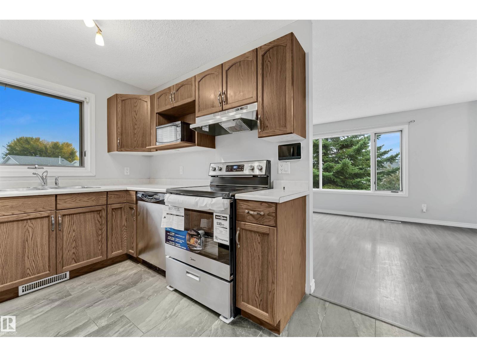 756 Johns Rd Nw, Edmonton, Alberta  T6L 6P2 - Photo 16 - E4461206