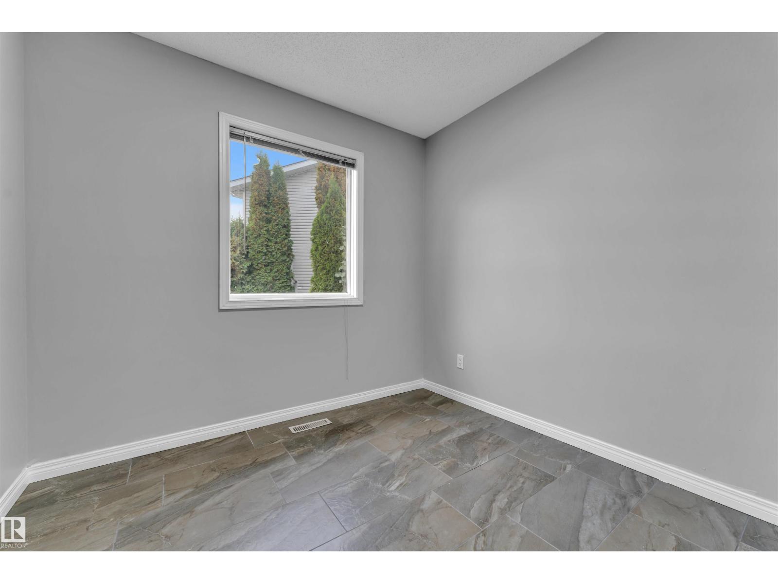 756 Johns Rd Nw, Edmonton, Alberta  T6L 6P2 - Photo 19 - E4461206