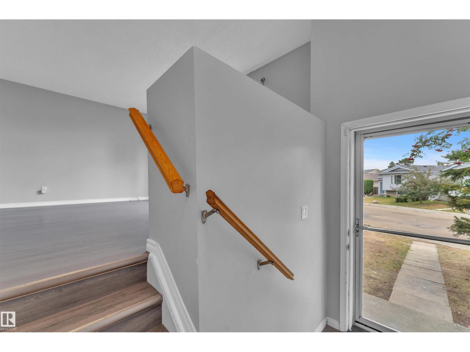 756 Johns Rd Nw, Edmonton, Alberta  T6L 6P2 - Photo 8 - E4461206
