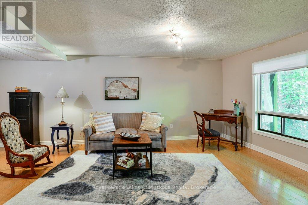 87 Southbank Drive, Bracebridge, Ontario  P1L 1G2 - Photo 18 - X12349691