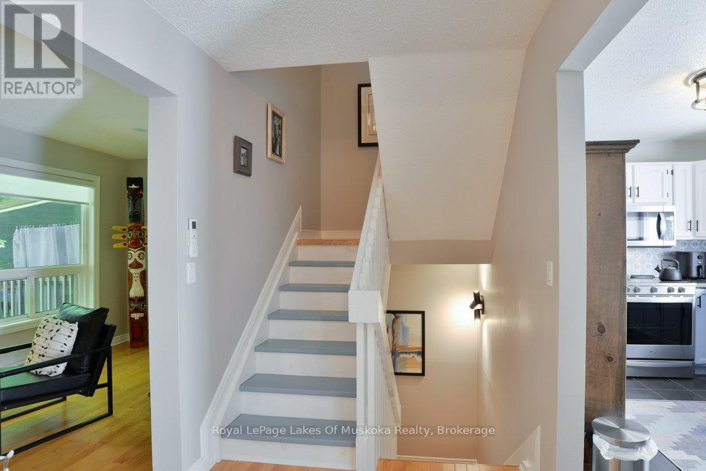 87 Southbank Drive, Bracebridge, Ontario  P1L 1G2 - Photo 6 - X12349691