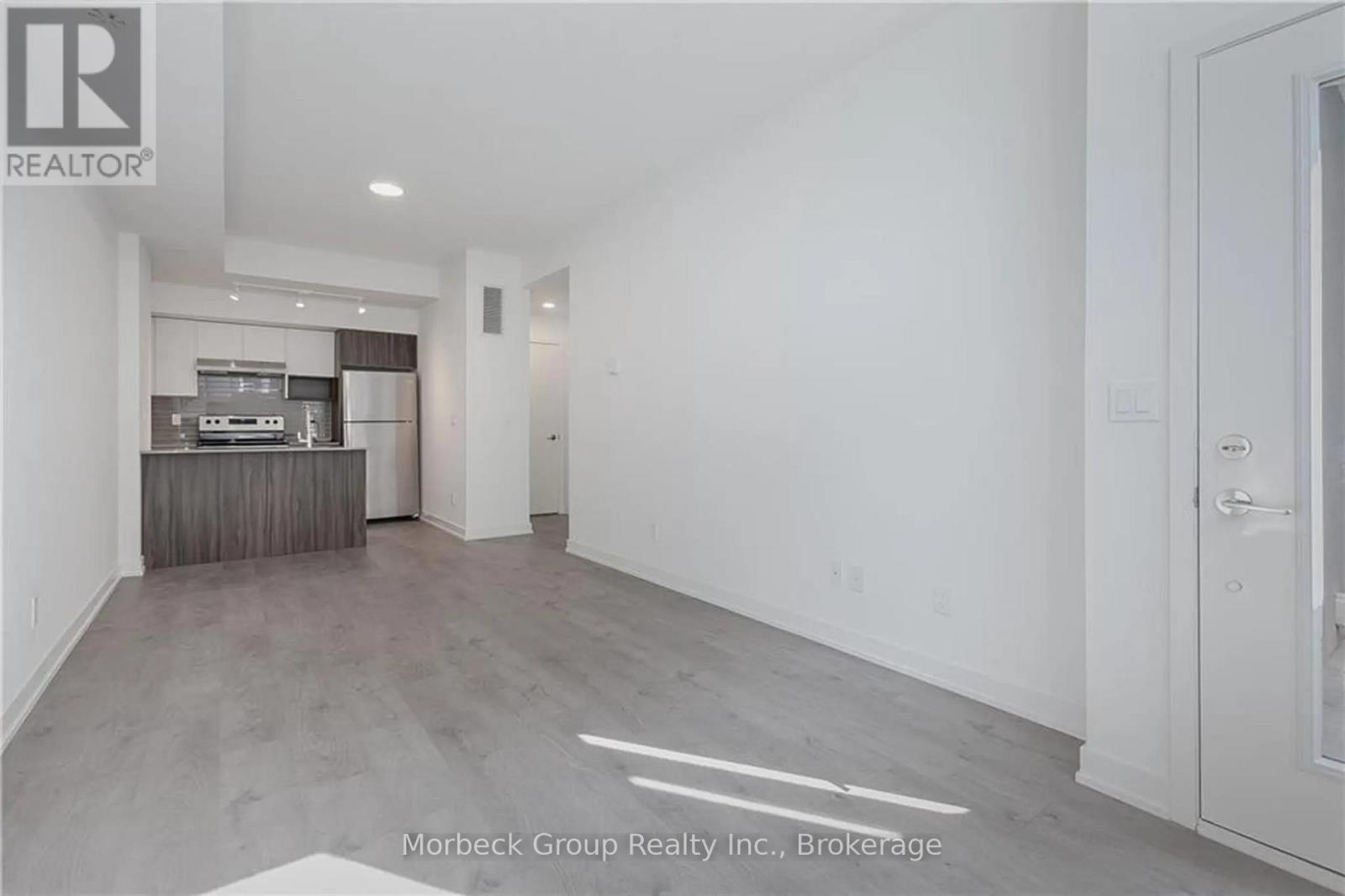 101 - 1135 Cooke Boulevard, Burlington, Ontario  L7T 0C3 - Photo 6 - W12450509