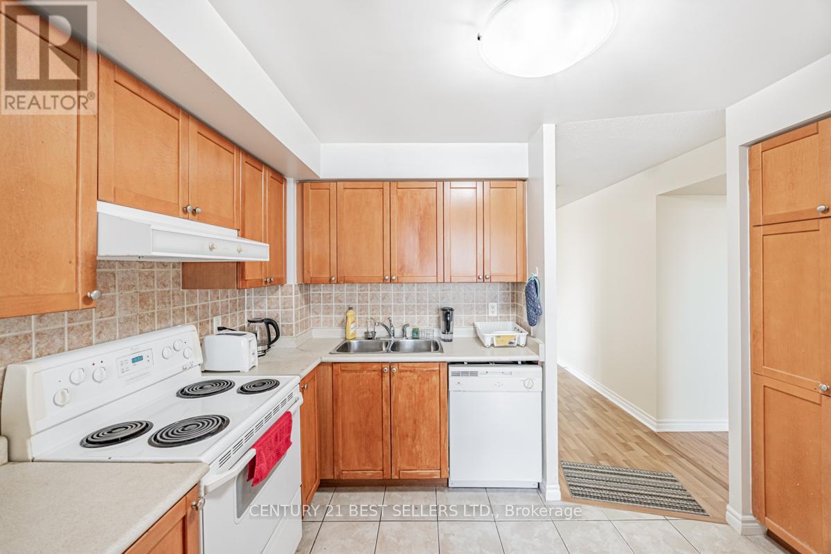 1715 - 3880 Duke Of York Boulevard, Mississauga, Ontario  L5B 4M7 - Photo 14 - W12450444