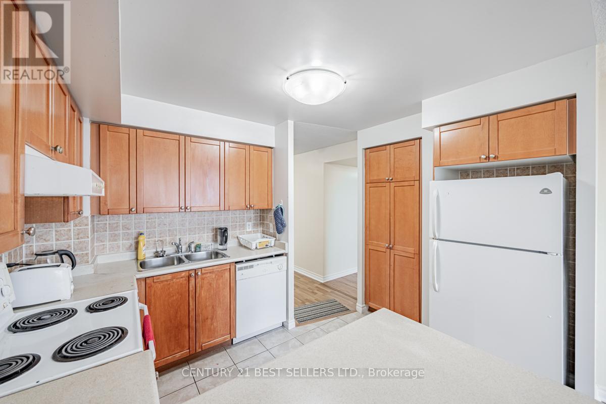 1715 - 3880 Duke Of York Boulevard, Mississauga, Ontario  L5B 4M7 - Photo 15 - W12450444