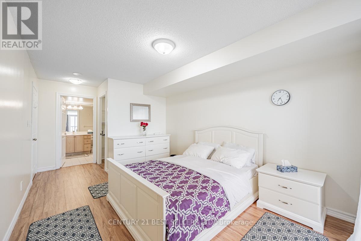 1715 - 3880 Duke Of York Boulevard, Mississauga, Ontario  L5B 4M7 - Photo 17 - W12450444